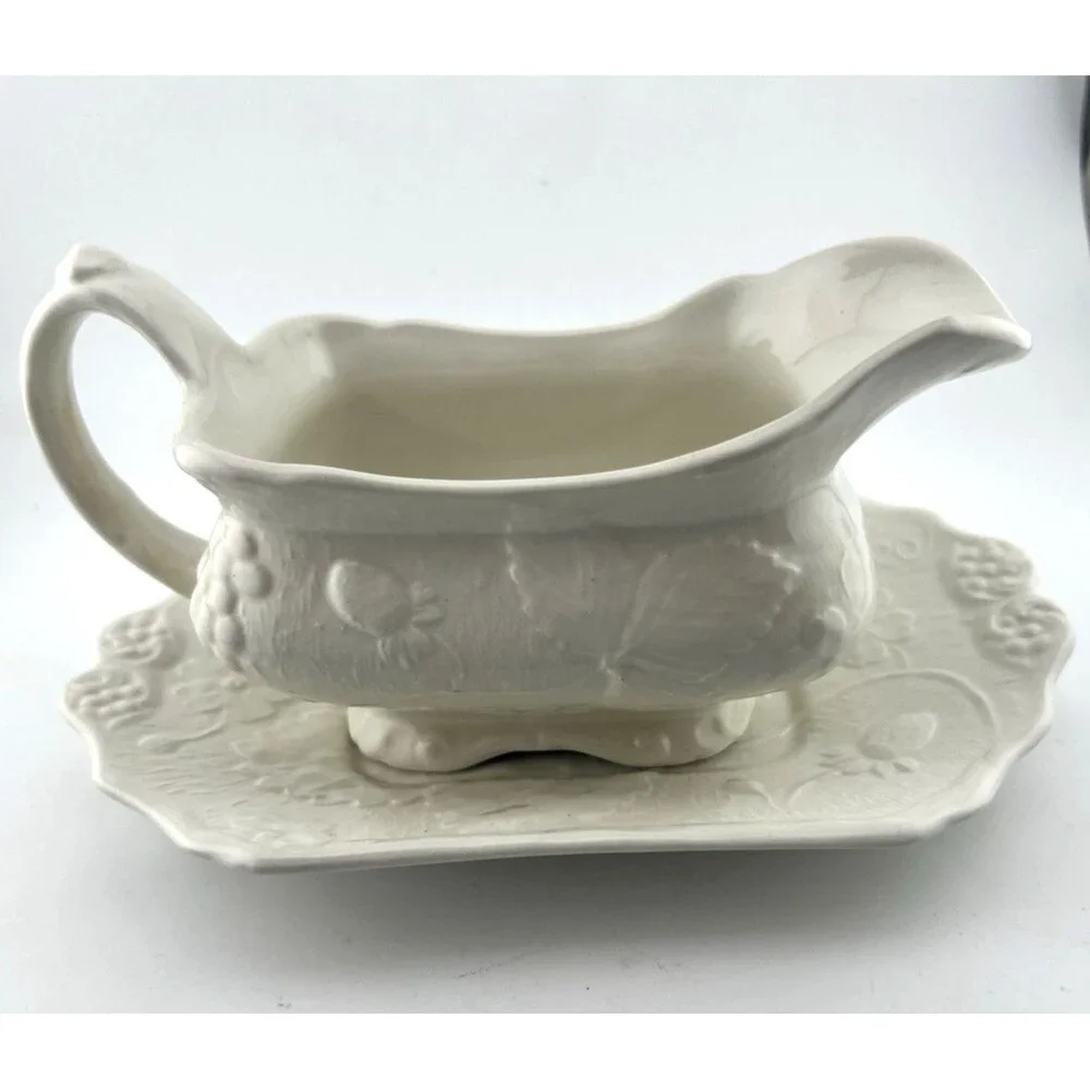 Vtg Burleigh Davenport White Strawberry Leaf Gravy Sauce Boat W/Underplate Dish